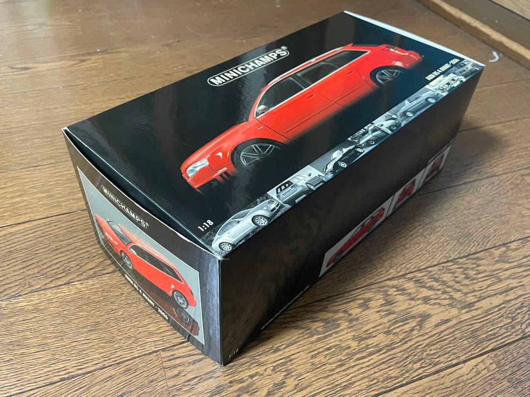 ミニチャンプス製　アウディRS4 アバント　B7型　1/18