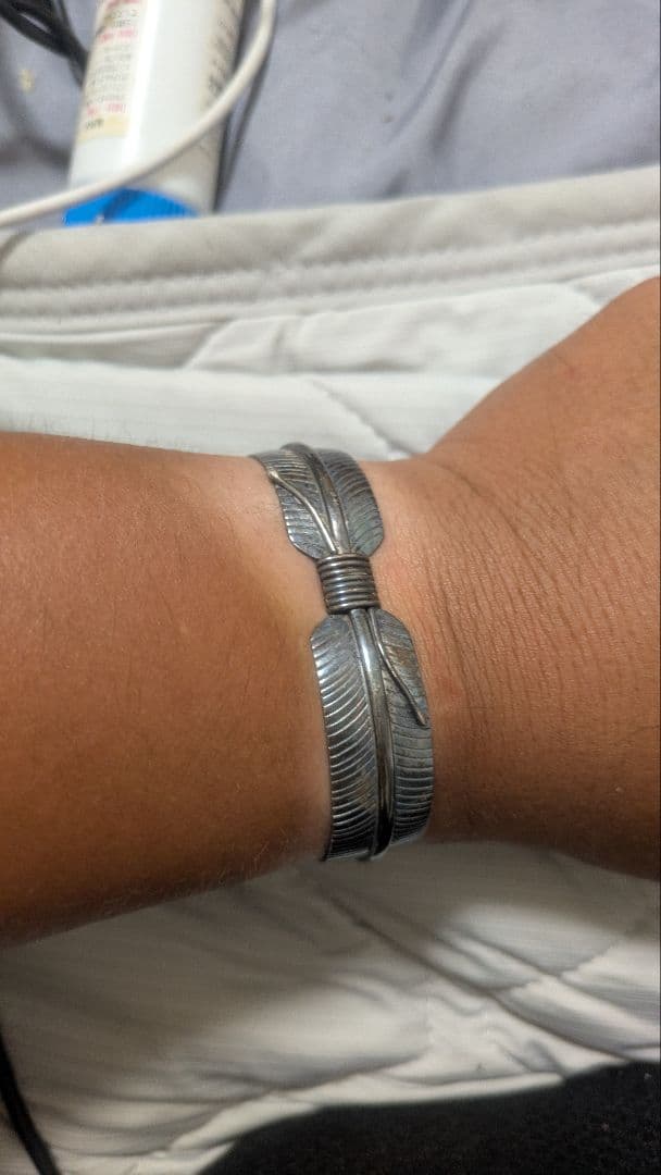 Douglas Etsittyナバホ族 フェザーシルバー インディアンジュエリー