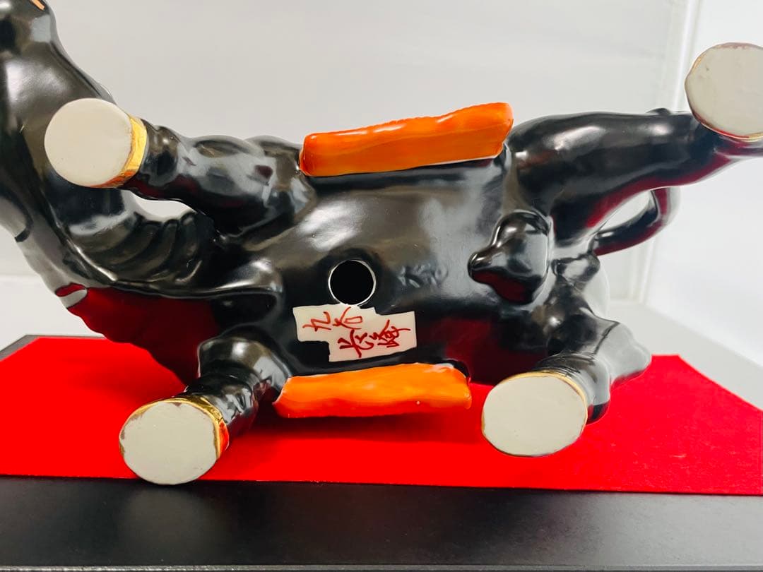 九谷焼　長峰　8.5号丑陶器製 牛の置物 黒色