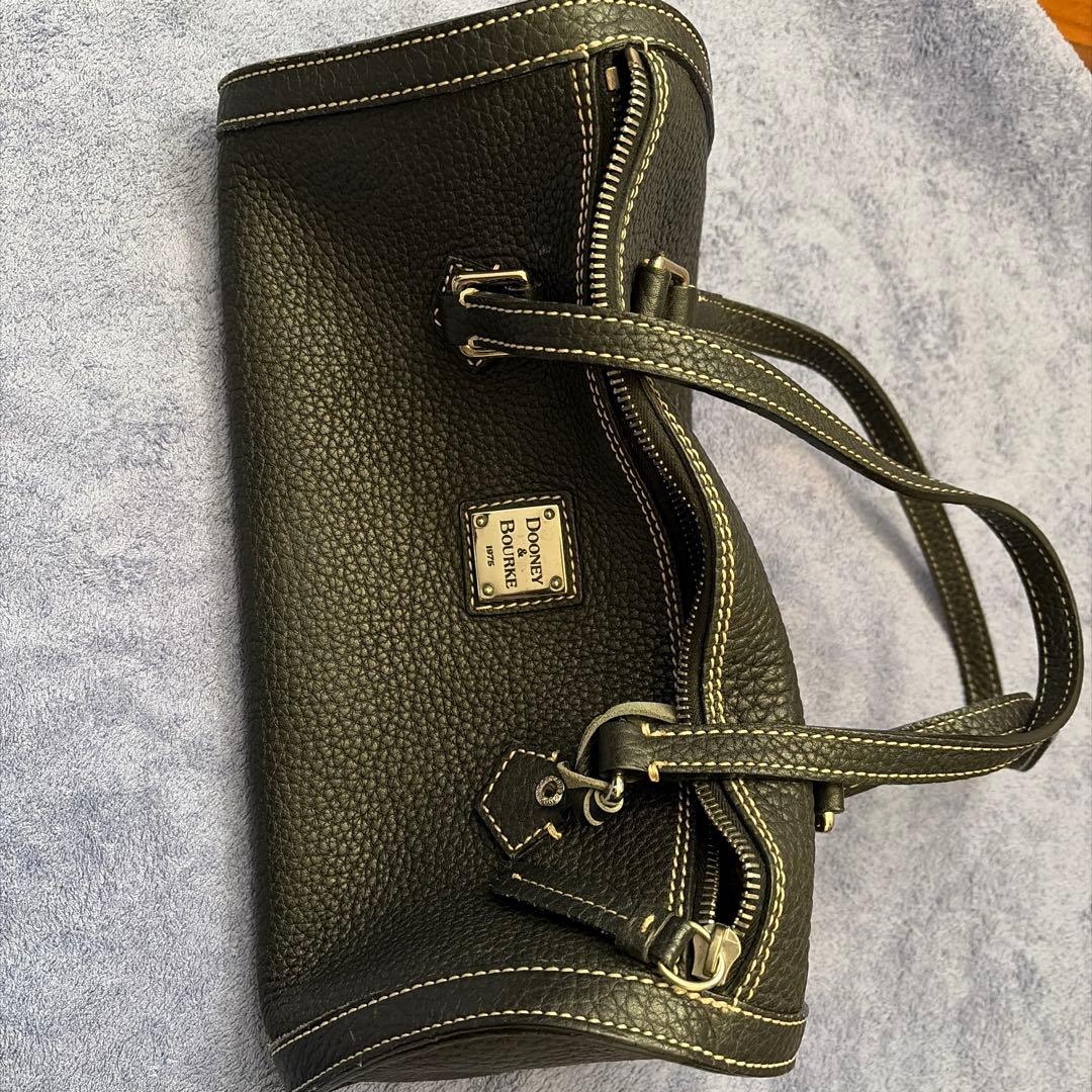 DOONEY&BOURKE 黒いレザーハンドバッグ