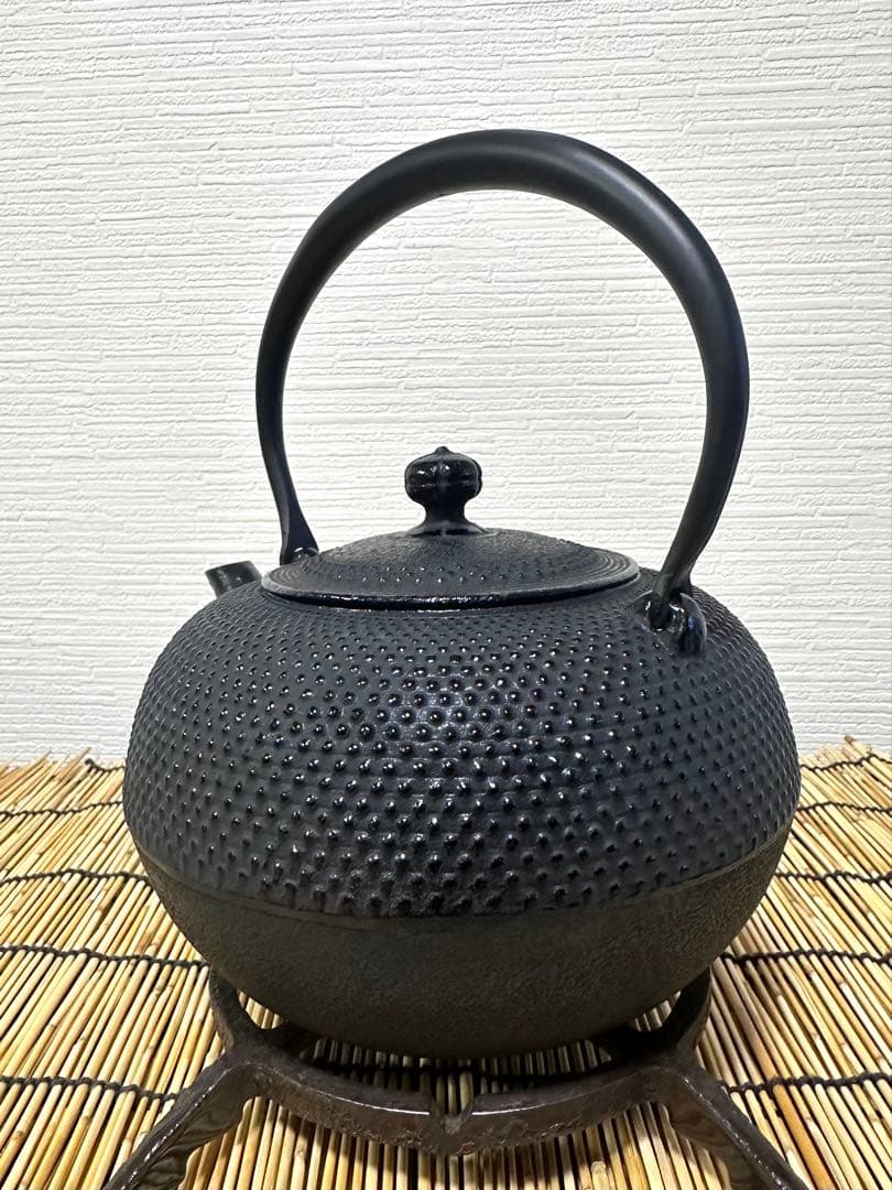 未使用品、供箱、栞付　南部宝星堂造　１８型アラレ　南部鉄瓶　南部鉄器　調理器具