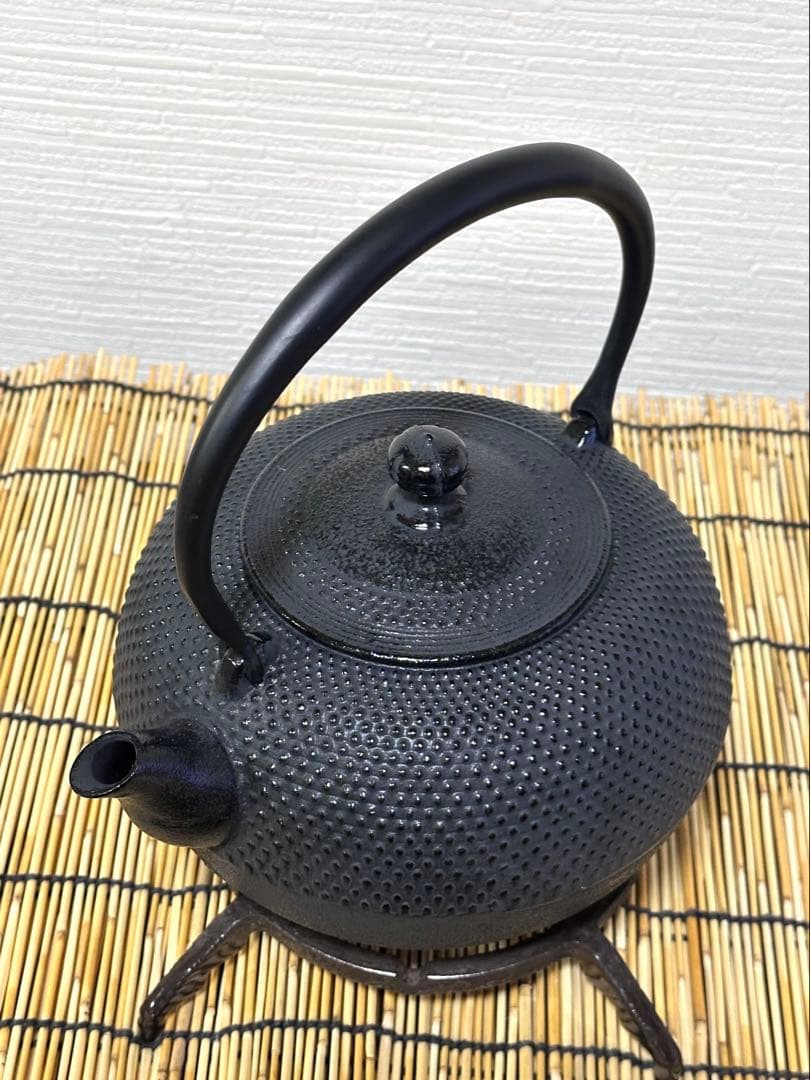 未使用品、供箱、栞付　南部宝星堂造　１８型アラレ　南部鉄瓶　南部鉄器　調理器具