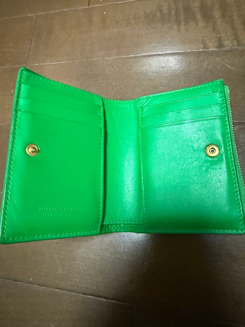 ボッテガヴェネタ カセット　コンパクトウォレット　二つ折り　正規品　箱あり