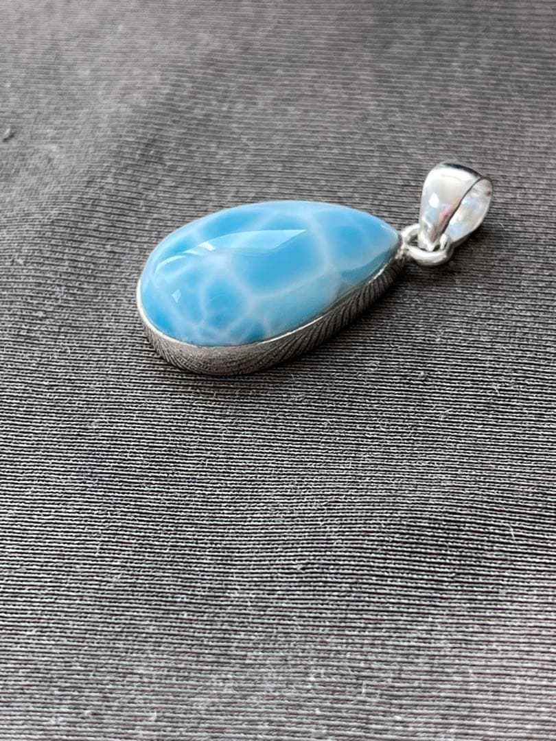 天然石ラリマー☆高品質！しずく型ペンダントトップ☆かめ模様が美しい！