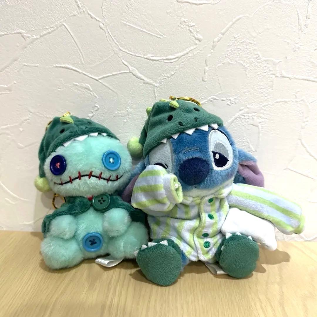 スティッチ　スクランプ　パジャマ　キーチェーン　ディズニーストア