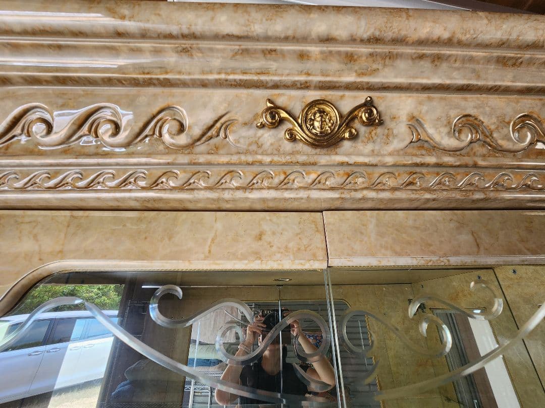 イタリア製　ヴェルサーチ大型ガラスキャビネット　アンティークヴィンテージ