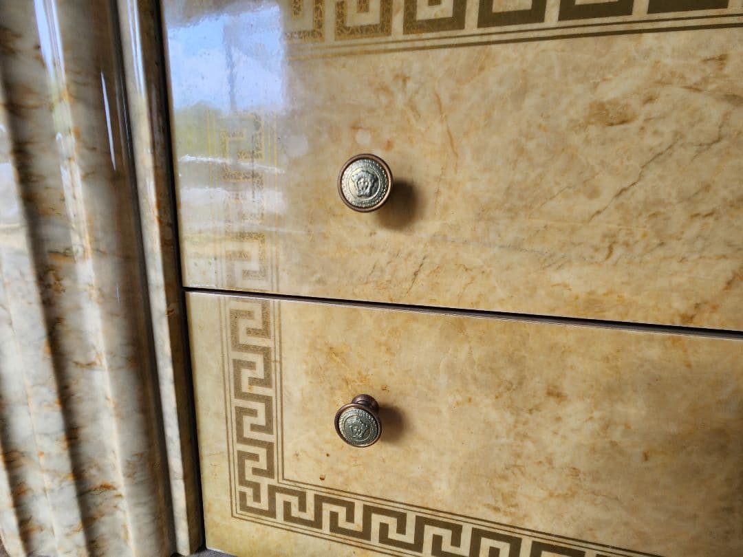 イタリア製　ヴェルサーチ大型ガラスキャビネット　アンティークヴィンテージ