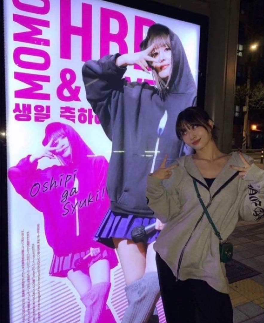 TWICE MOMO着用　Kanye West パーカー　yeezy Lサイズ