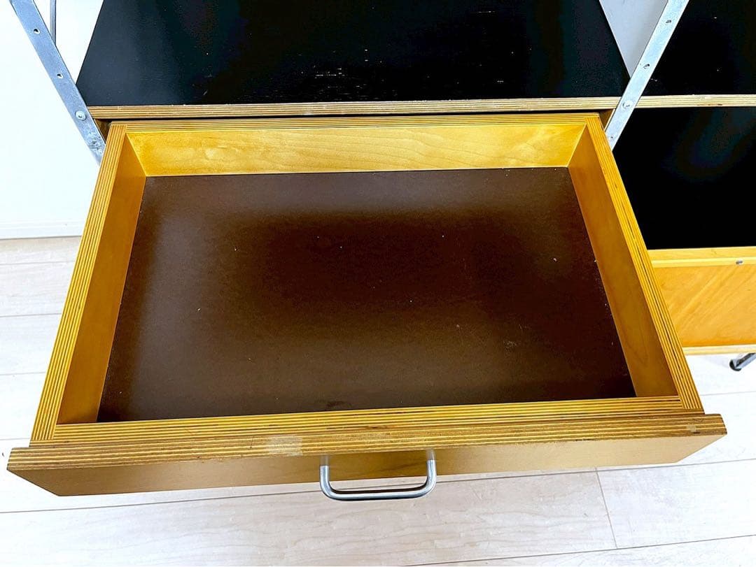 f1_11Herman Millerイームズストレージユニット4段2列