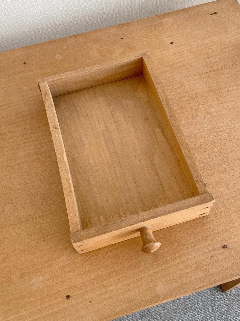 スモールなフランスのサイドテーブル