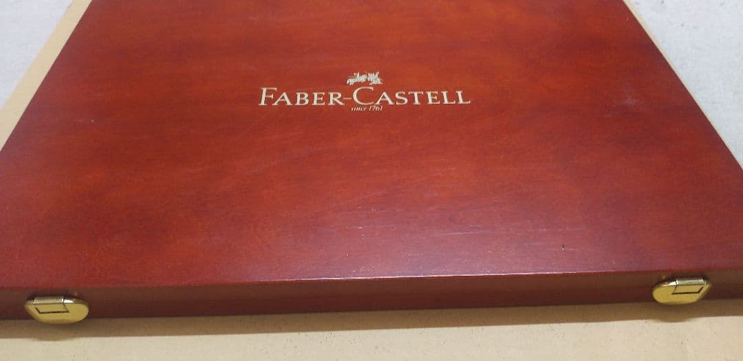 アルブレヒト・デューラーのファーバーカステルの木箱入り水彩色鉛筆100色