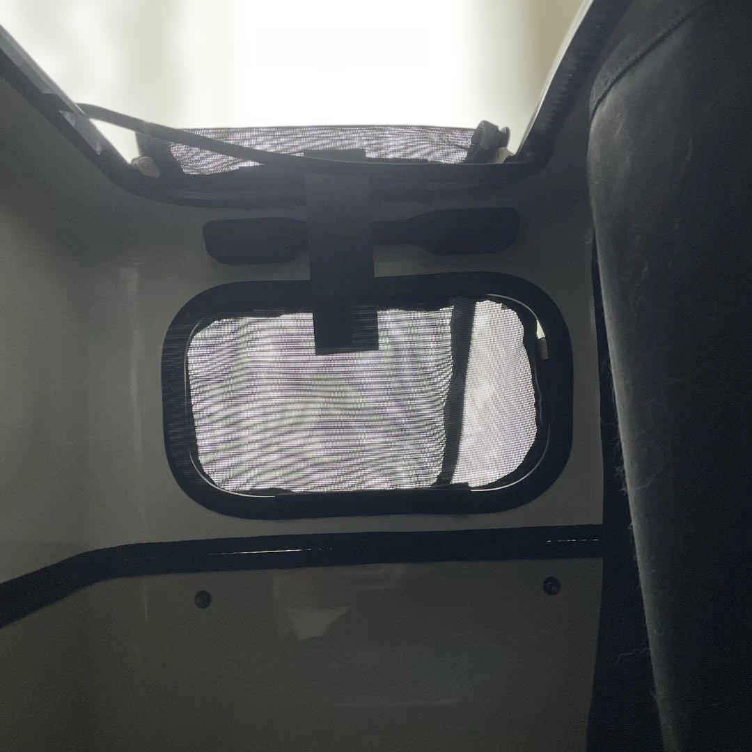 キャスター付きペットカート ホワイトとベージュ