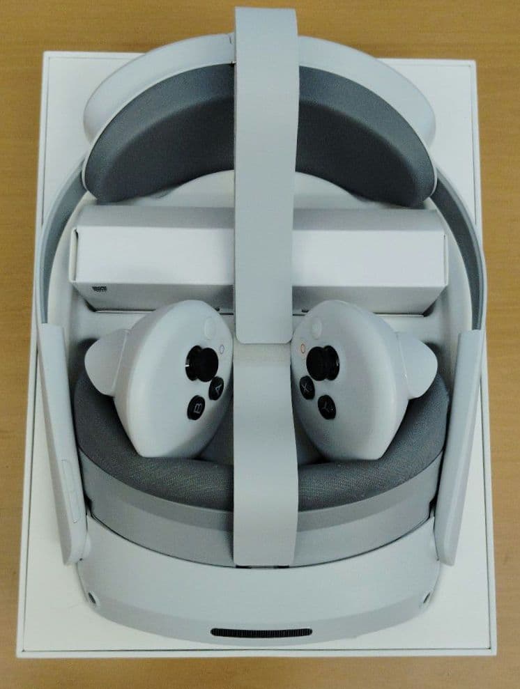 PICO 4 Ultra VRヘッドセット＋モーショントラッカー