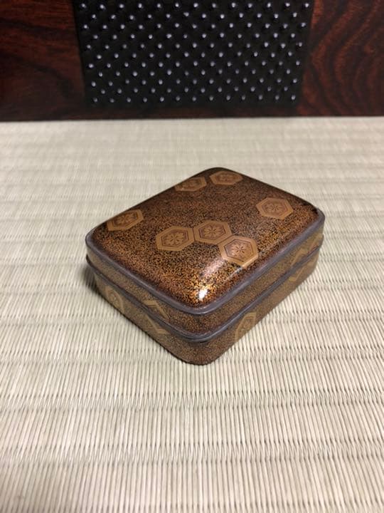 茶道具 香合インテリア 小物 亀甲紋 蒔絵香合 錫 室町時代から江戸時代初期