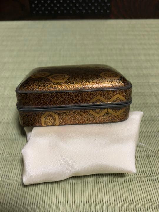 茶道具 香合インテリア 小物 亀甲紋 蒔絵香合 錫 室町時代から江戸時代初期