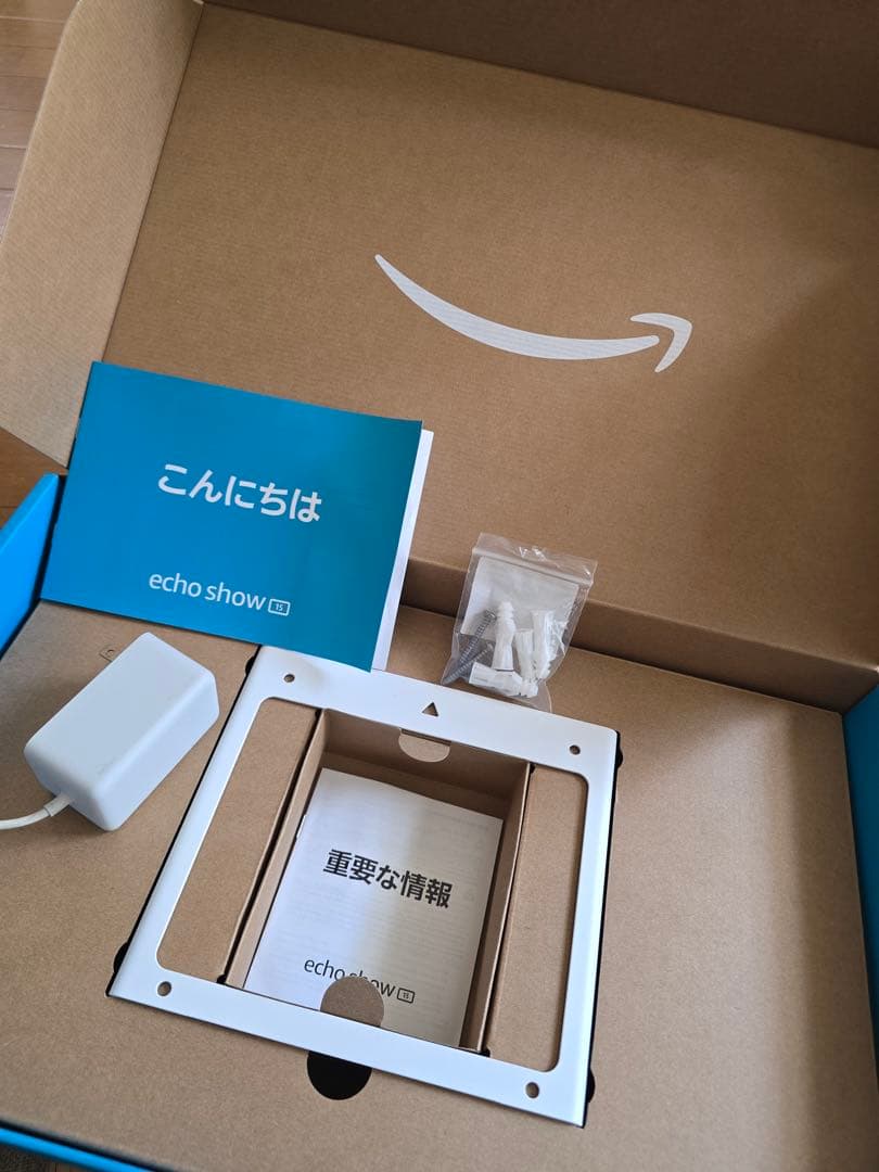 Echo Show 15 (スタンド付き) –Alexa搭載スマートディスプレイ