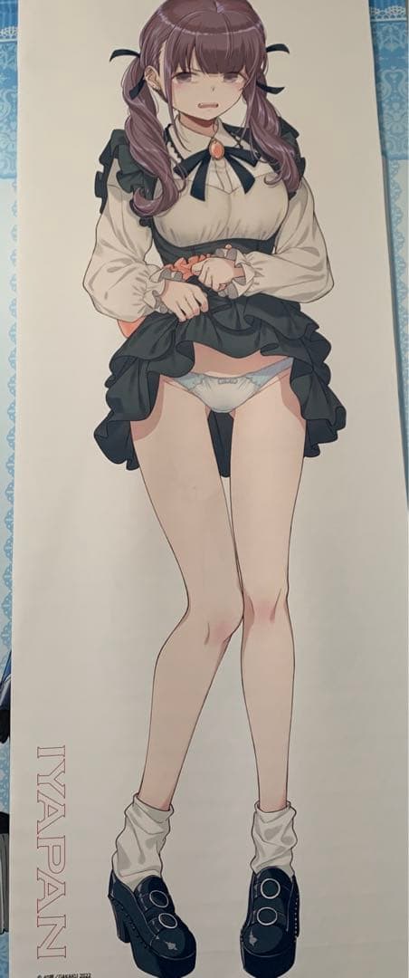 嫌パン　等身大タペストリー