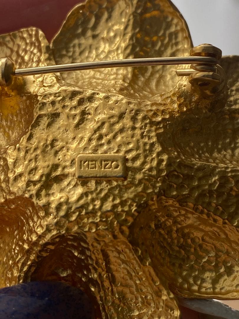 美品　KENZO ブローチ