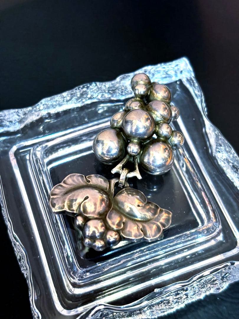 G*a様   217B ぶどう 葡萄 ピンブローチ シルバ