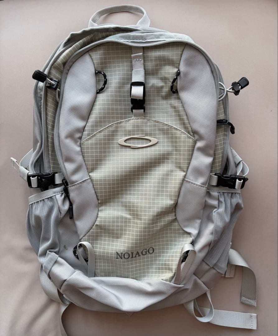 NOIAGO NOI1388 ナイロンデイリーバックパック (ライトグレー)