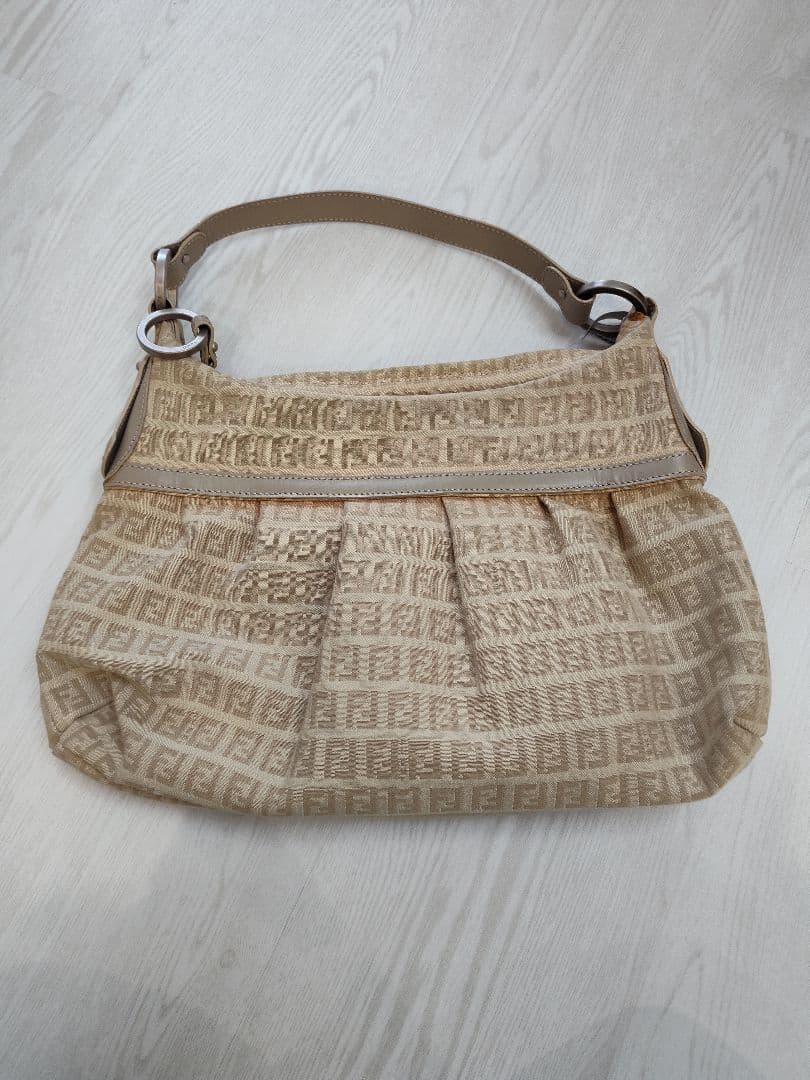 Fendi ベージュ ショルダーバッグ