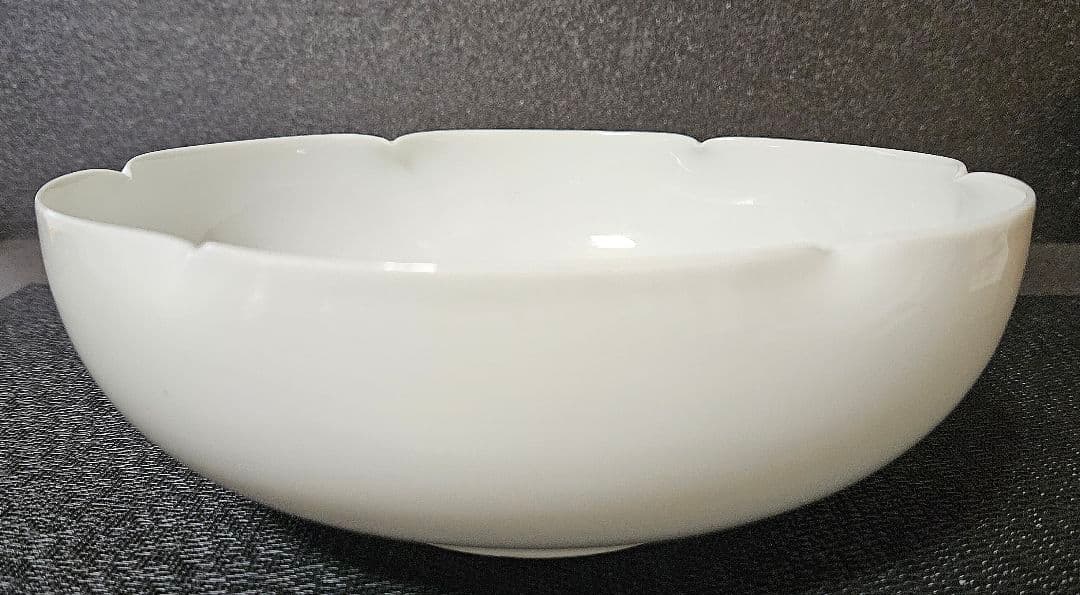 有田焼　厚生労働省認定『現代の名工』奥川俊右衛門作　白磁　彫り竹文様　菓子鉢