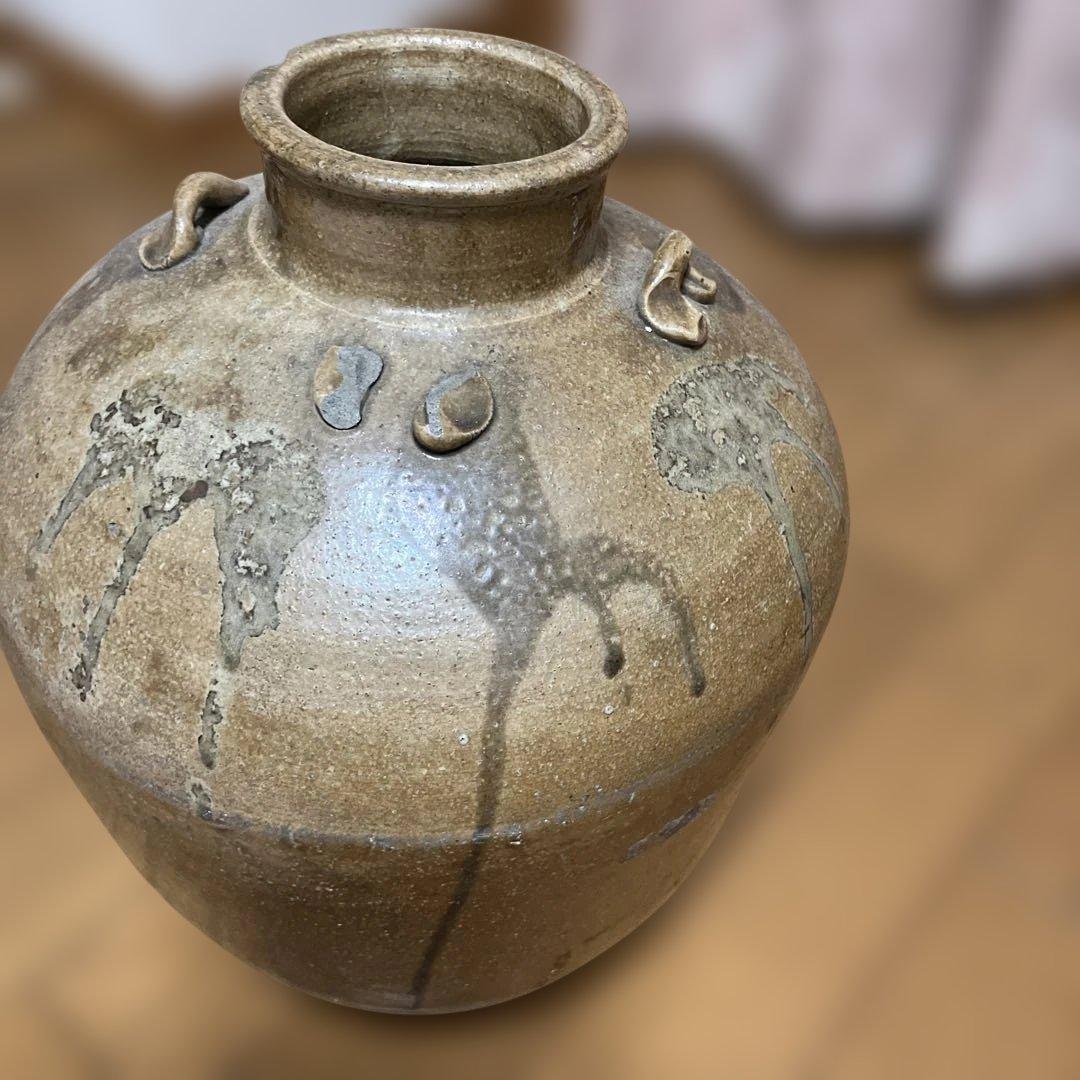 アンティーク、茶色の装飾的な陶器の壺