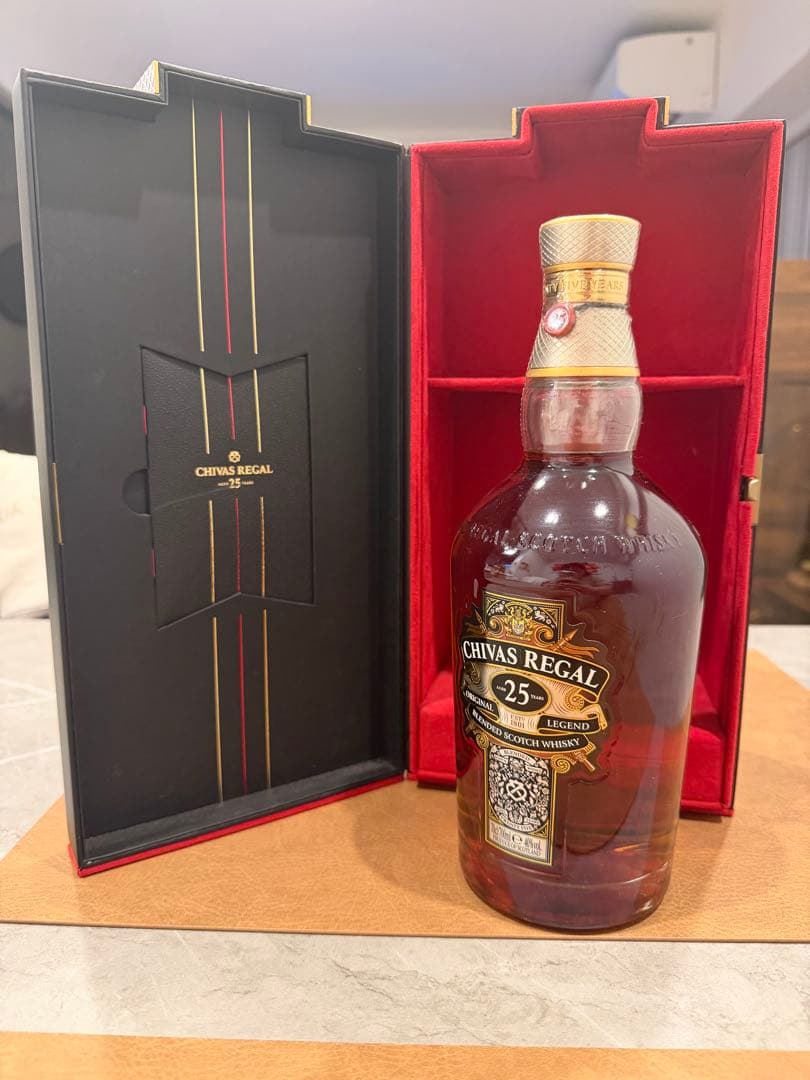 CHIVAS REGAL 25年 スコッチウイスキー ギフトボックス付き