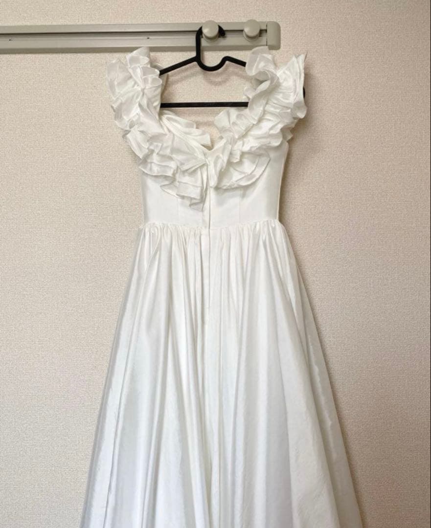 【元値18,000円】フリル付きウェディングドレス