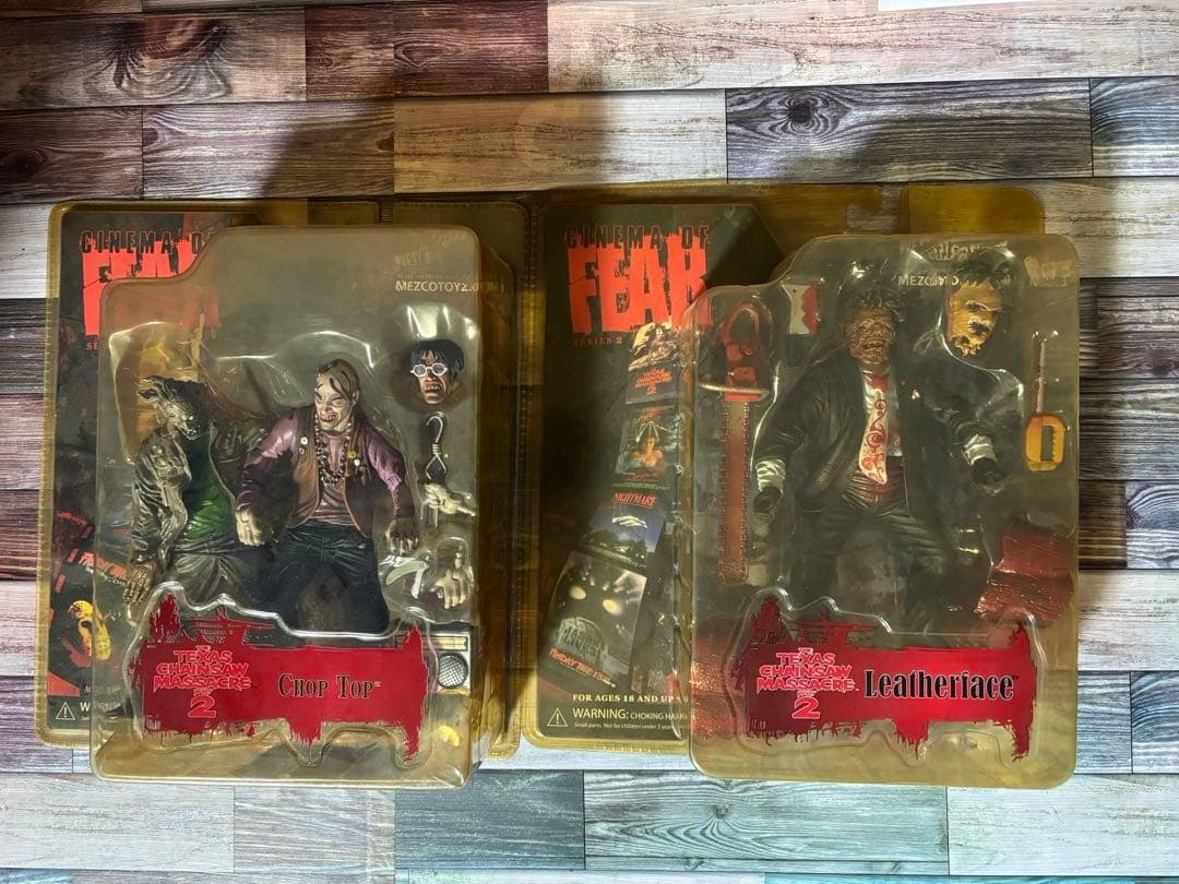 MEZCO Cinema of Fear テキサスチェーンソー 2体セット