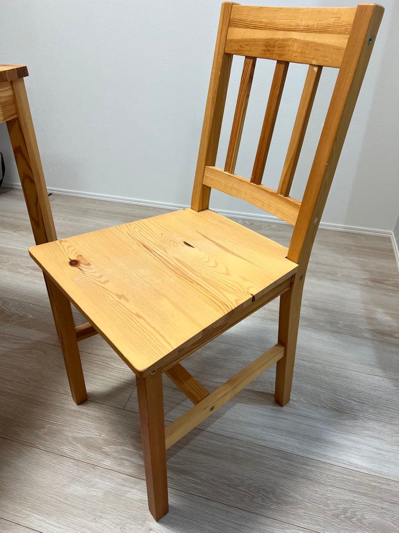 ダイニングテーブルと椅子2脚セット