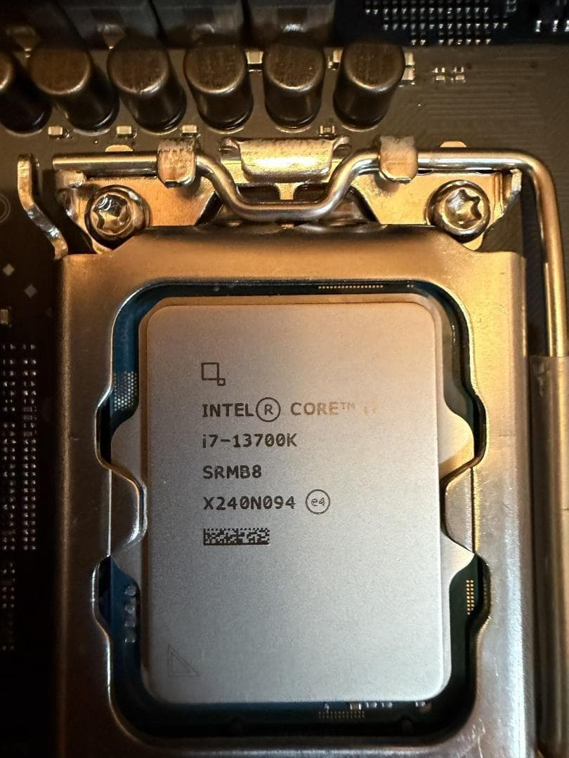 ROG STRIX Z790-F GAMING WiFi ＋ i7-13700K