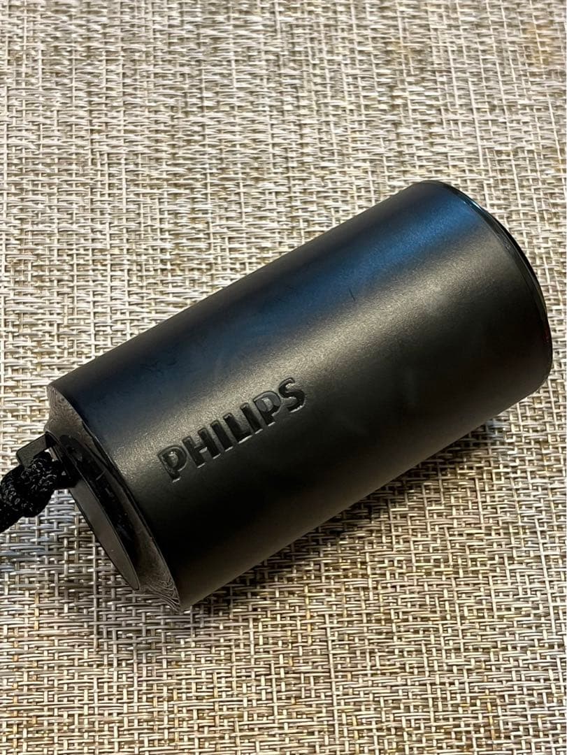 【新品・未使用】個性的な形PHILIPS製イヤホン