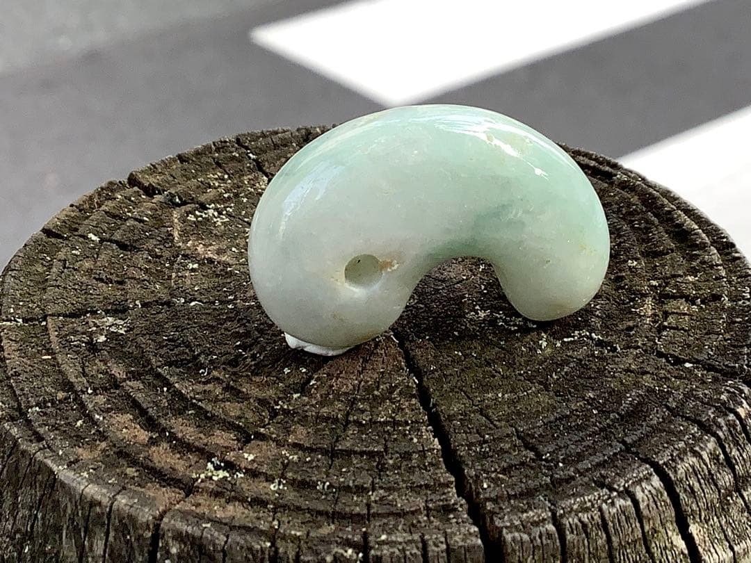 ✳吉祥開運　古代からの縁起良い糸魚川翡翠勾玉　本物ジェダイト‼️ 機械鑑定書付…