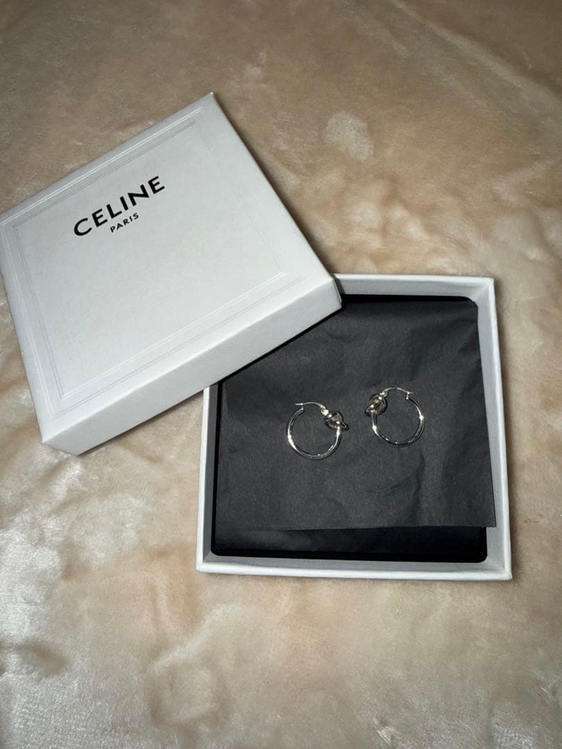 CELINE セリーヌ　ノットフープピアス