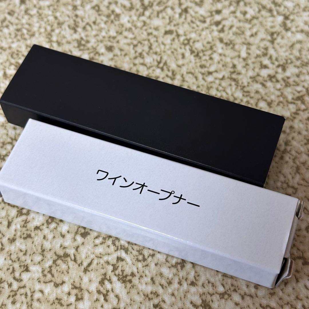 新品未開封　進撃の巨人　マーレ産の赤ワイン　ワインオープナー付き