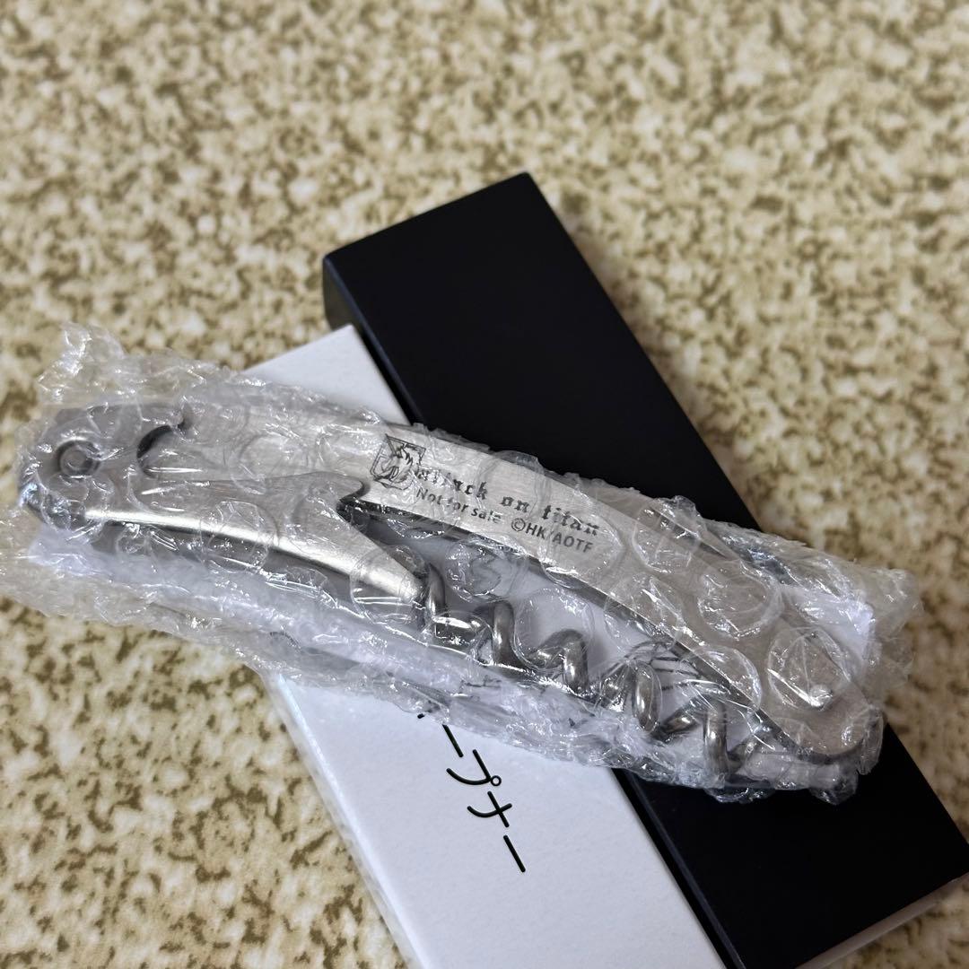 新品未開封　進撃の巨人　マーレ産の赤ワイン　ワインオープナー付き