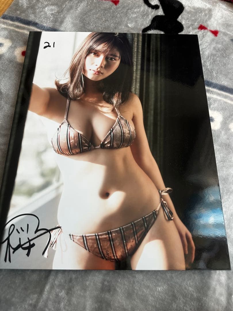 サイン入りビキニ写真パネル　大久保桜子