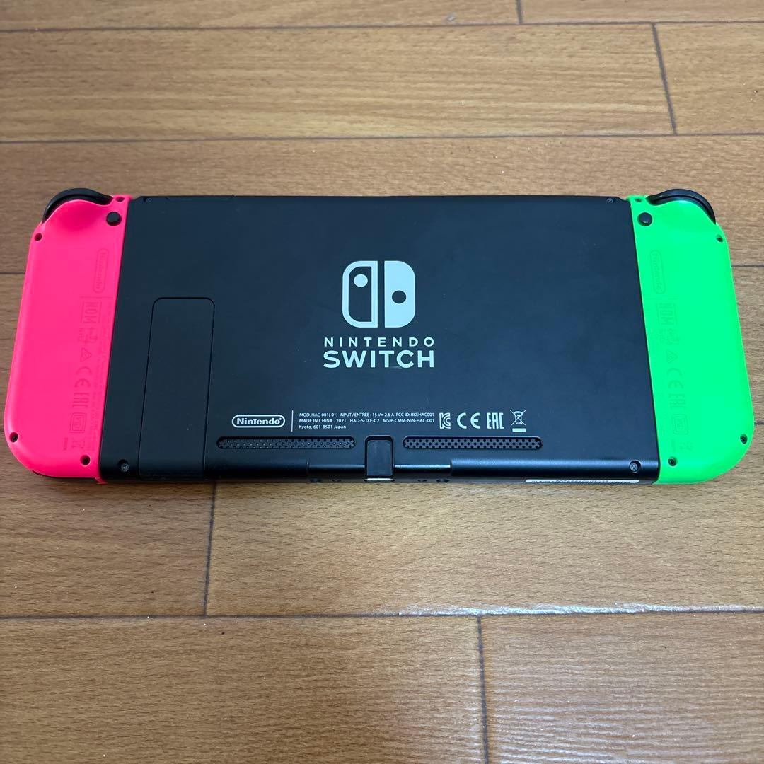 Nintendo Switch本体と付属品とJoy-Con充電グリップ