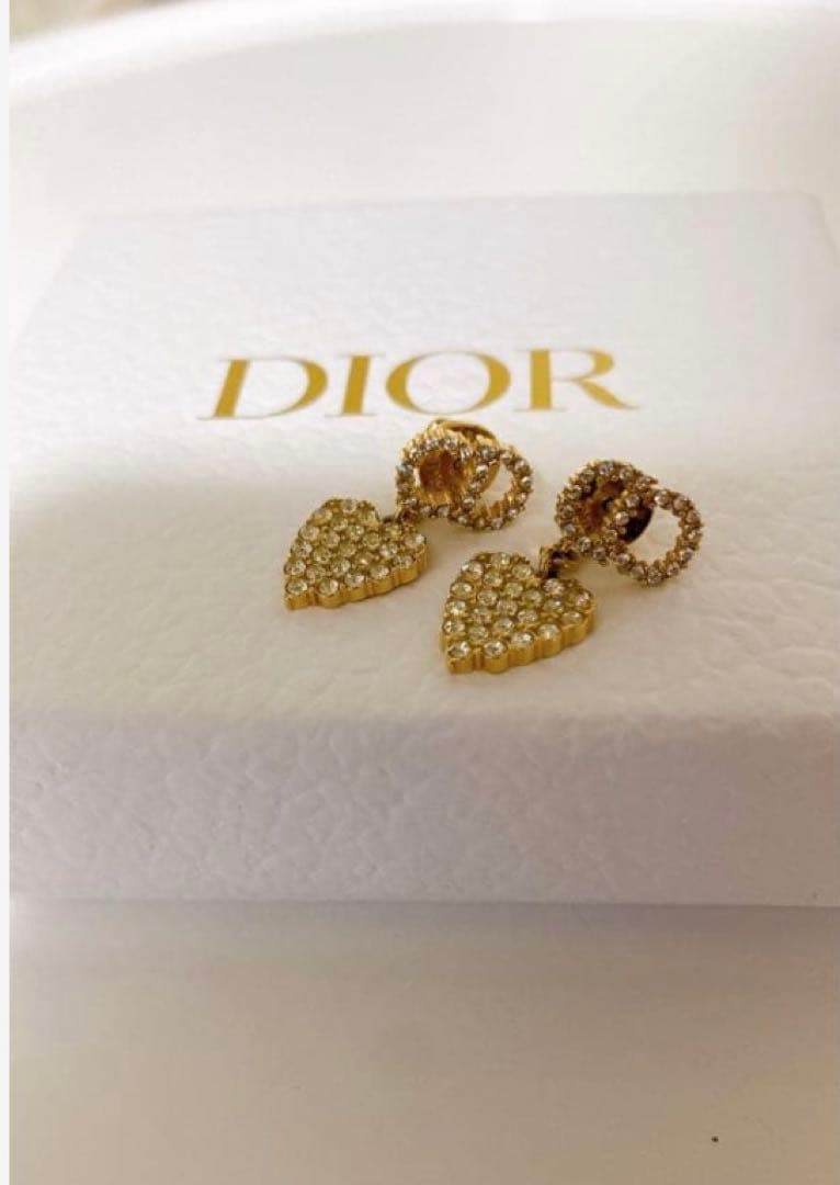 dior ハートピアス
