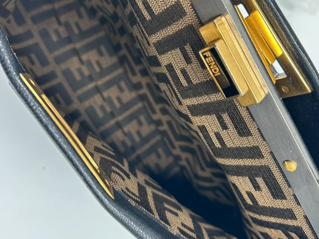 美品★FENDI フェンディ ハンドバッグ ピーカブーアイコニック 8BN226