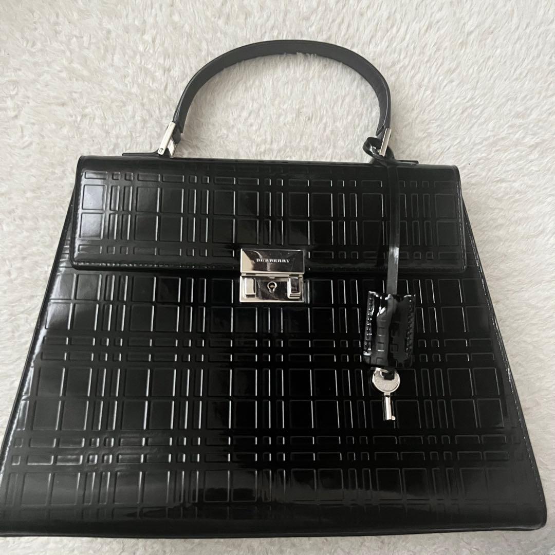 BURBERRY ブラック ハンドバッグ　エナメル　台形