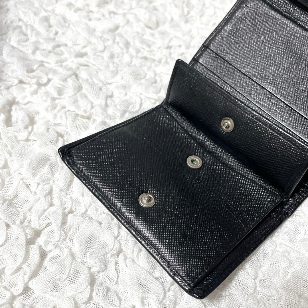 PRADA ブラック 三つ折り財布　三角　トライアングル　サフィアーノレザー