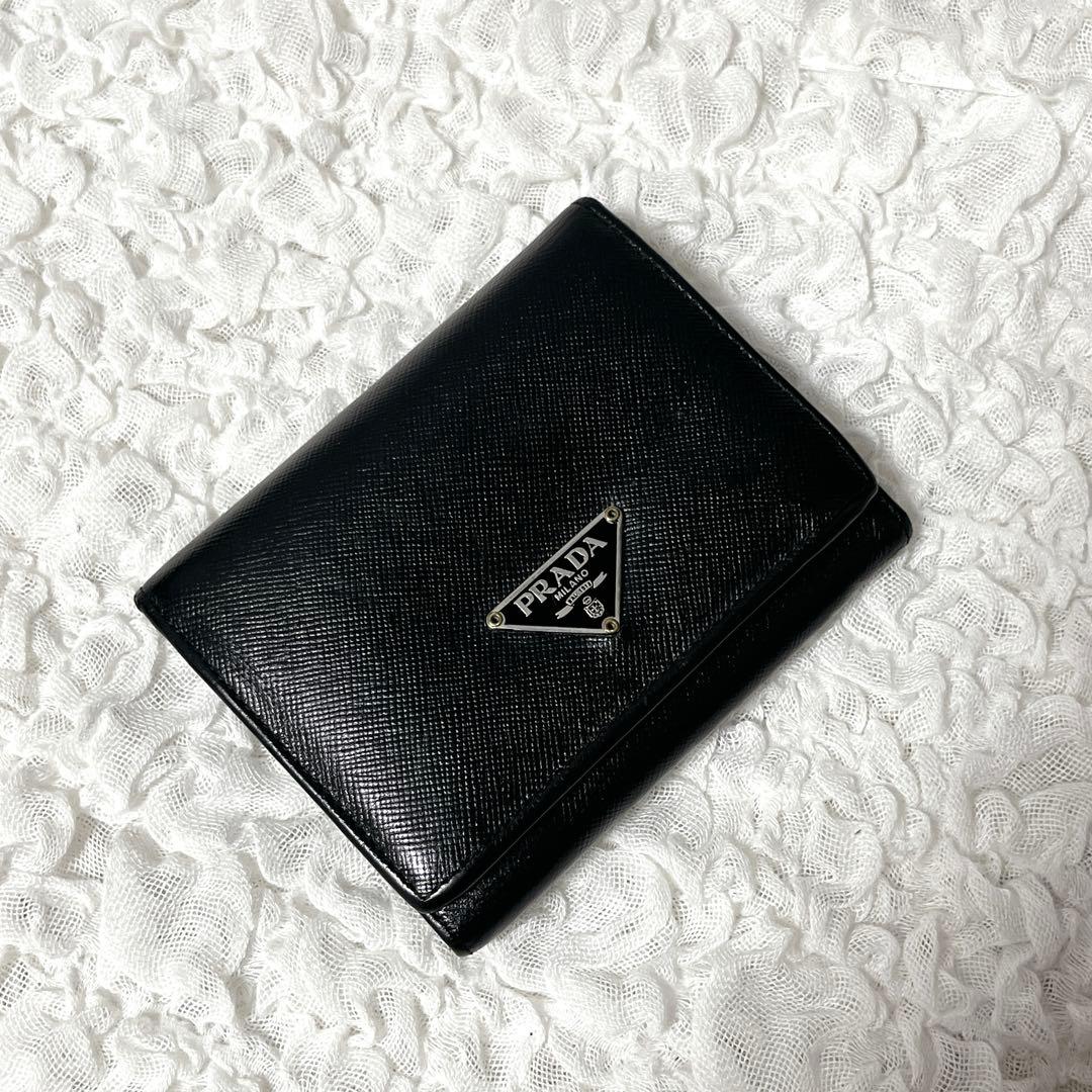 PRADA ブラック 三つ折り財布　三角　トライアングル　サフィアーノレザー