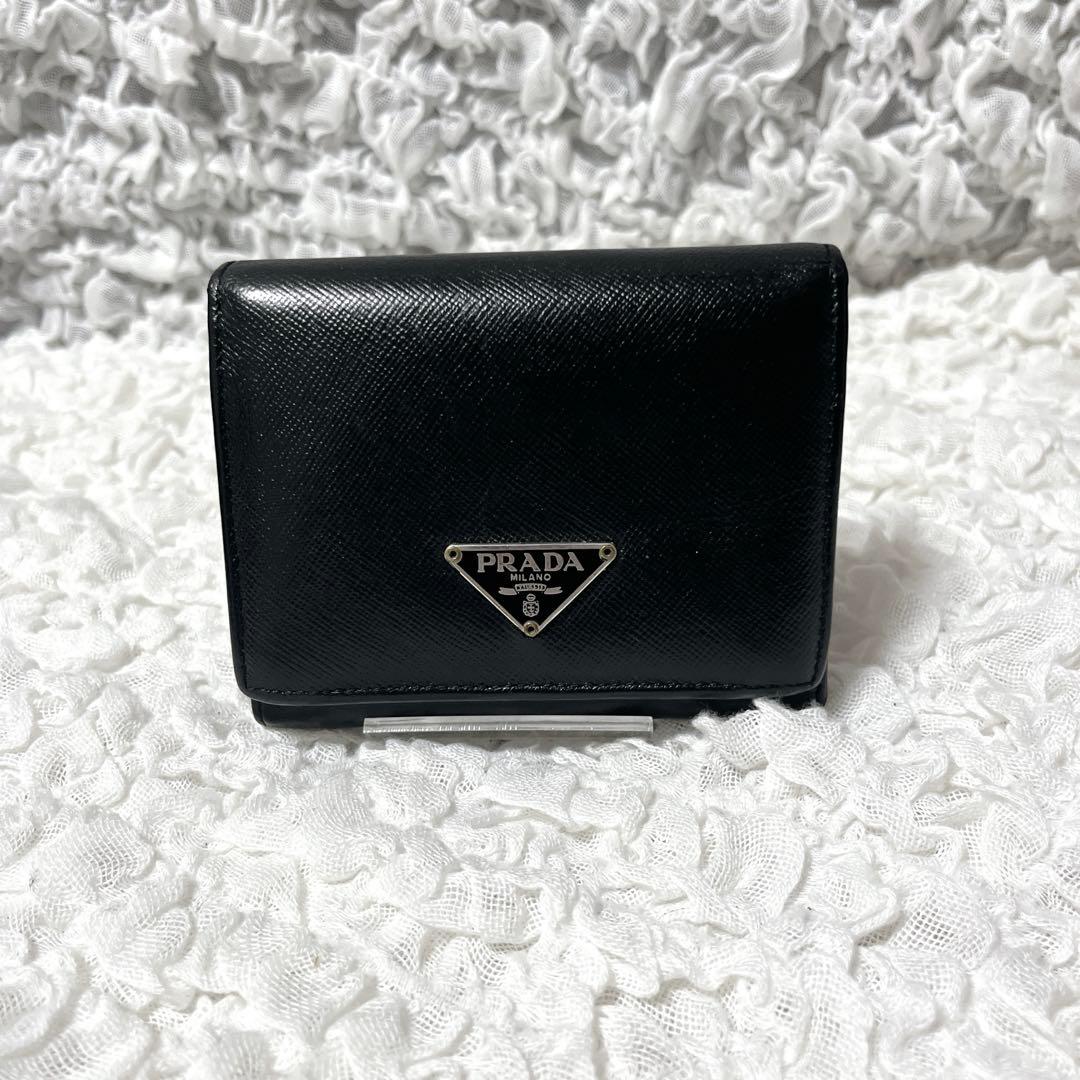 PRADA ブラック 三つ折り財布　三角　トライアングル　サフィアーノレザー