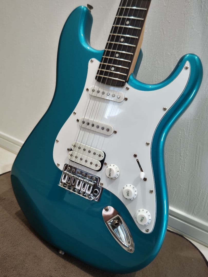 ストラトキャスターエレキギター　ターコイズブルー