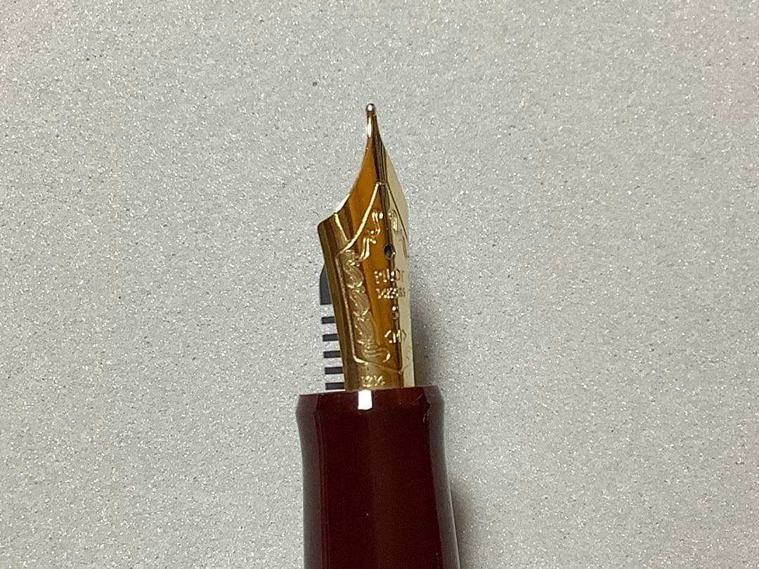 パイロットの万年筆　カスタム74　ディープレッド　ペン種: M（中字）