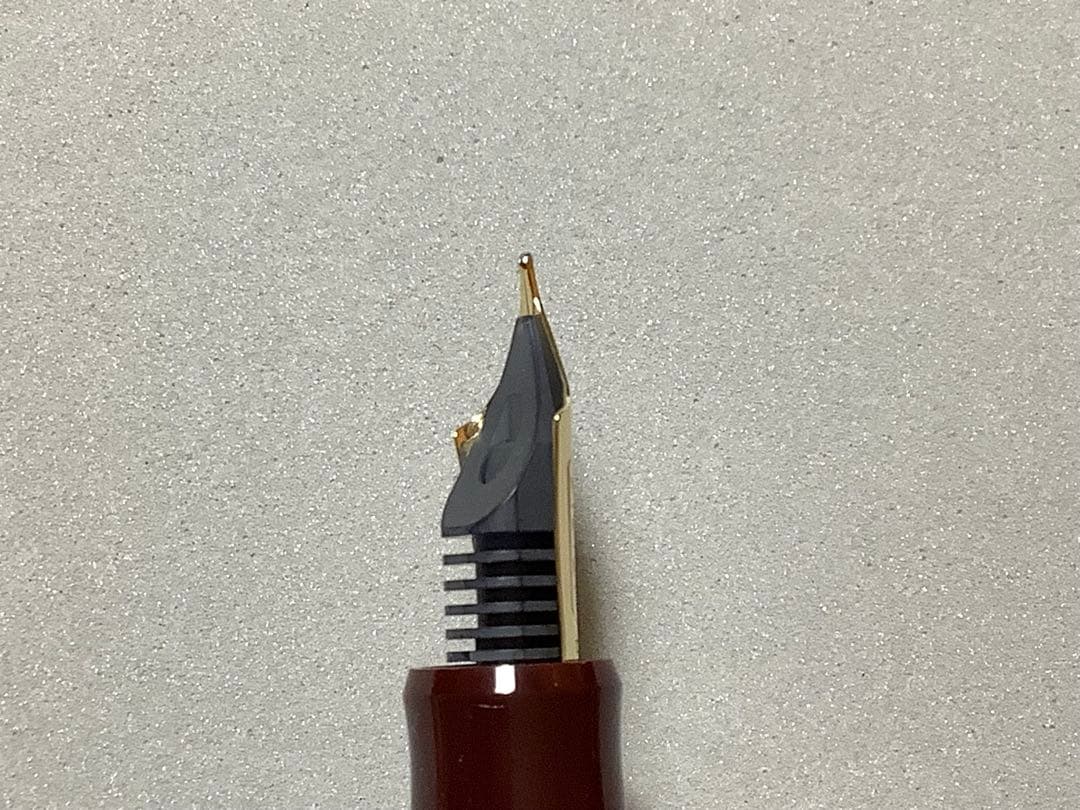 パイロットの万年筆　カスタム74　ディープレッド　ペン種: M（中字）