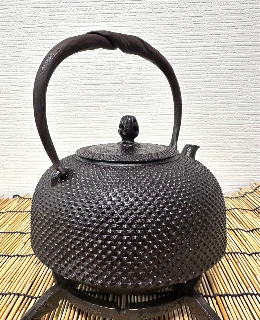 南部釜師　初代緑山　河村 常次郎作　１２型アラレ　南部鉄瓶　かず様売約済み