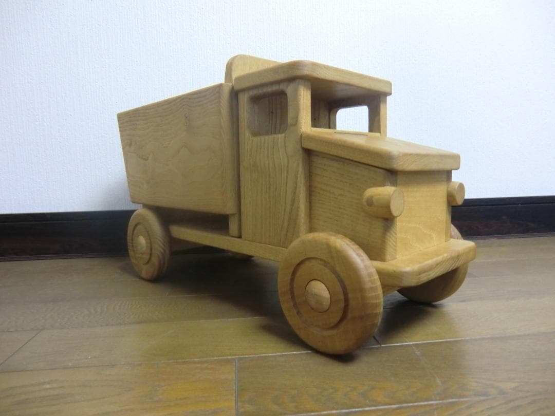 243新品・未使用　木のおもちゃ　手作り木製自動車 トラック　木製玩具　乗用玩具
